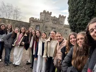 Prohens y Vera visitan a los alumnos becados en Irlanda