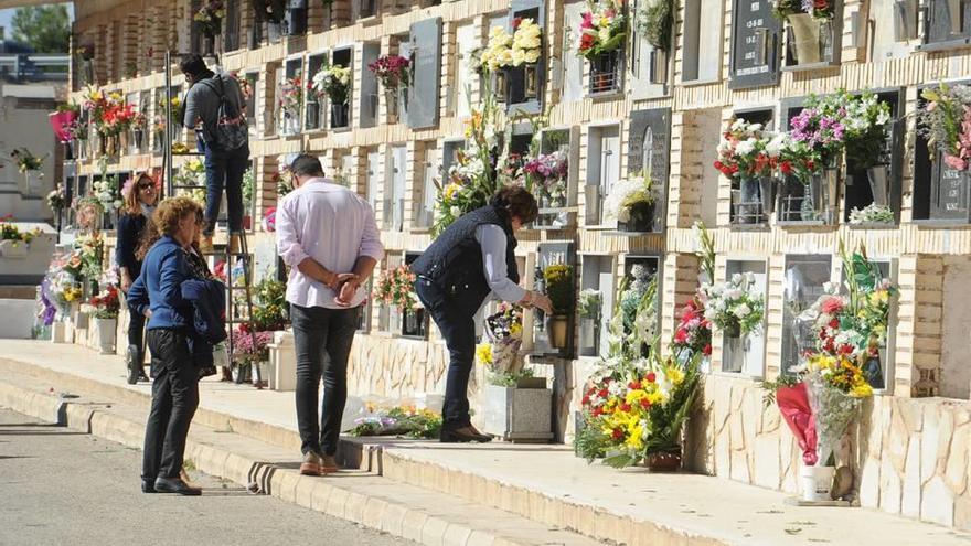 &#039;Desahucios&#039; en el Cementerio de Espinardo