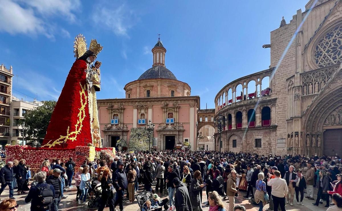 La Plaza de la Virgen se llena para rendirle homenaje a la Geperudeta.