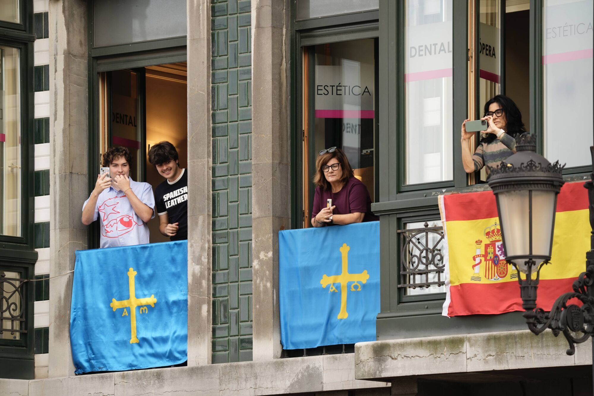 Así fue la llegada de los invitados a los premios "Princesa de Asturias" y su paso por la alfombra azul