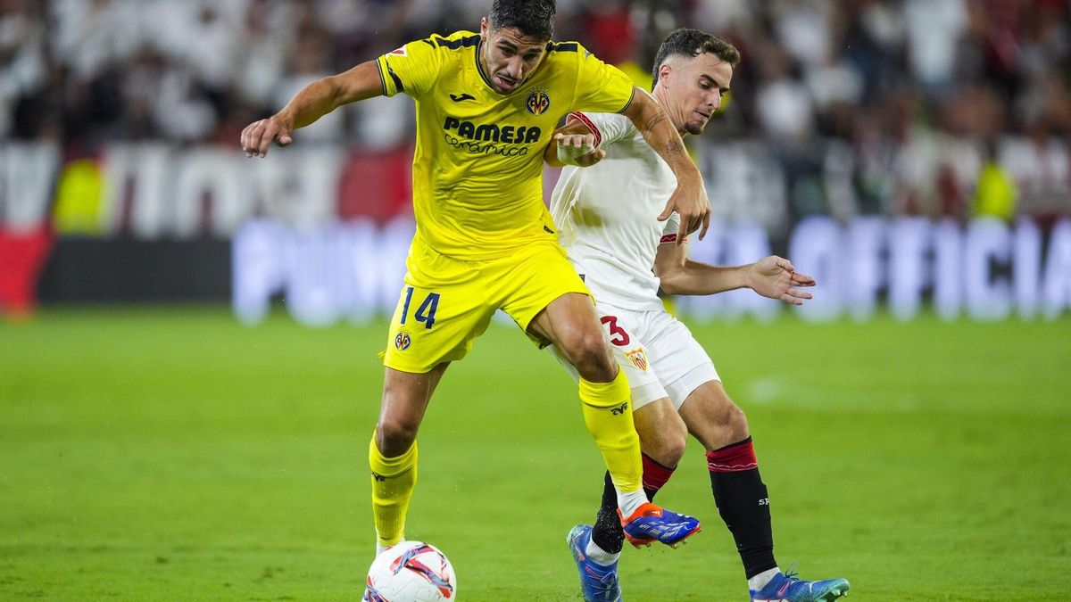 23/08/2024 Santi Comesana of Villarreal CF in action during the Spanish league, La Liga EA Sports, football match played between Sevilla FC and Villarreal CF at Ramon Sanchez-Pizjuan stadium on August 23, 2024, in Sevilla, Spain. DEPORTES Joaquin Corchero / AFP7 / Europa Press
