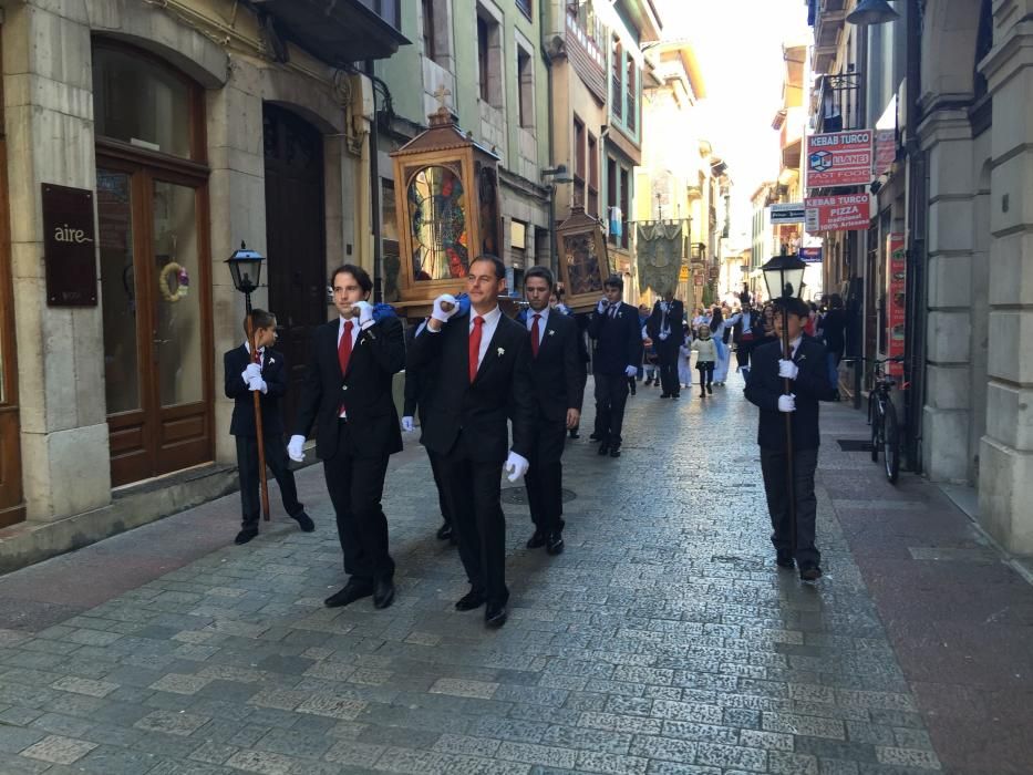 Llanes se llena para coronar a la Virgen de Guía