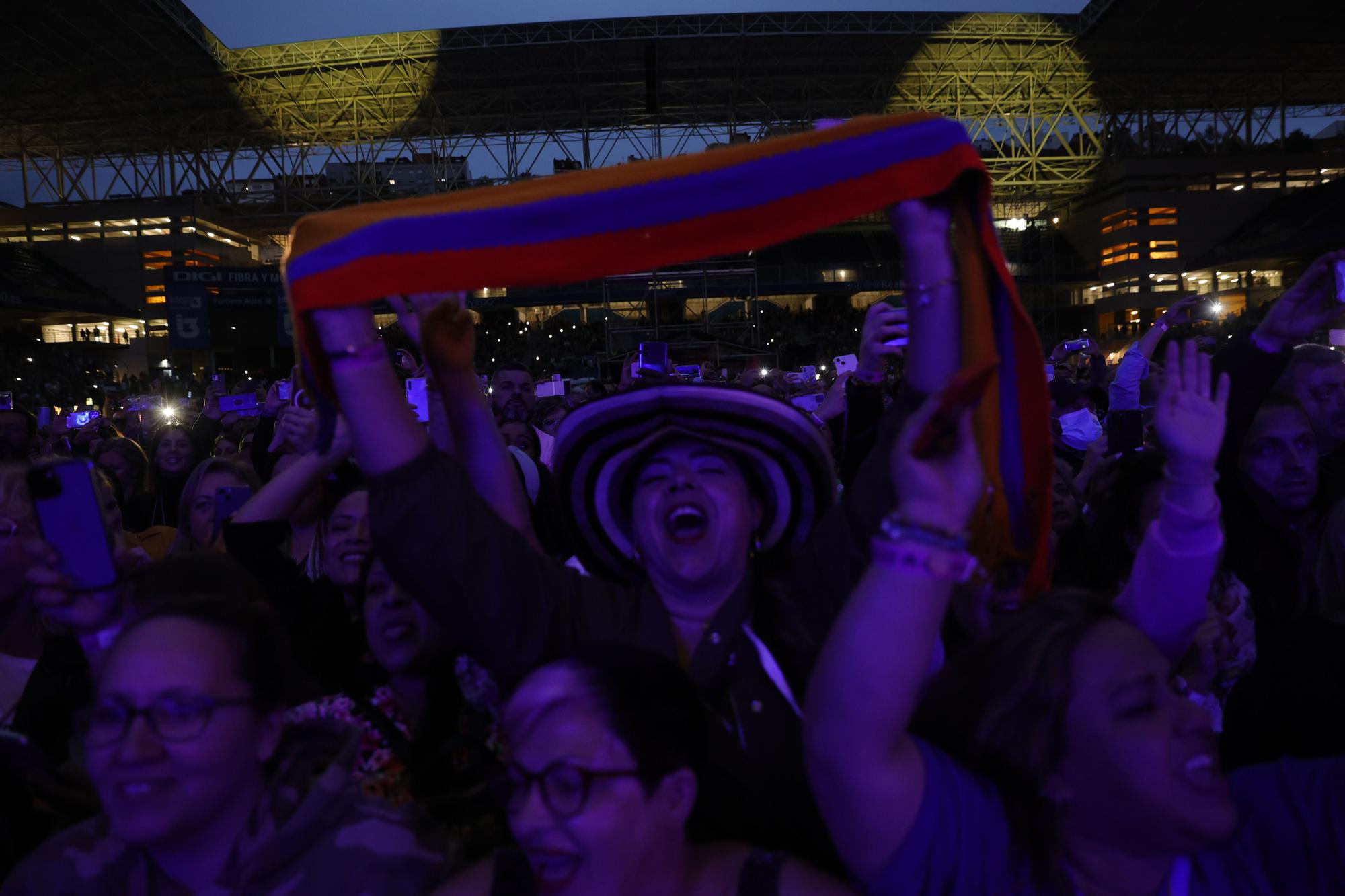 La espera "valió la pena": Marc Anthony parte caderas en Oviedo a ritmo de salsa