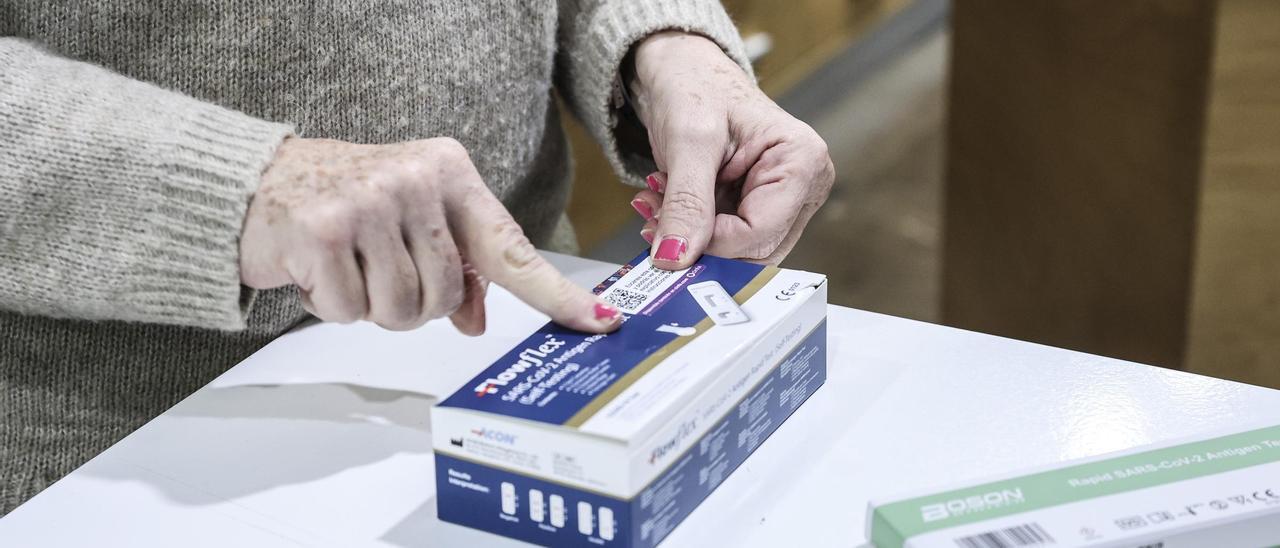 Test de antígenos en una farmacia de Asturias.