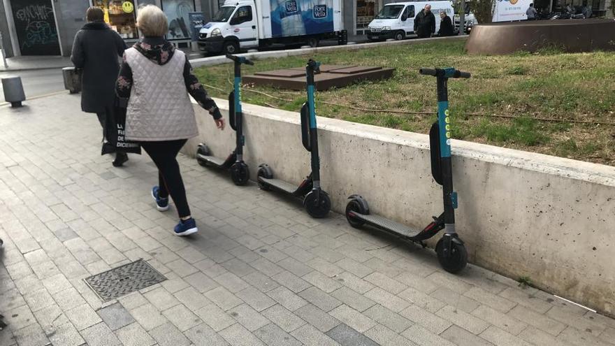 200 patinetes eléctricos compartidos están repartidos por las aceras de  Palma