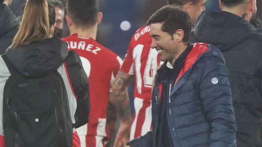 Marcelino, celebrando el triunfo en el Ciutat de València