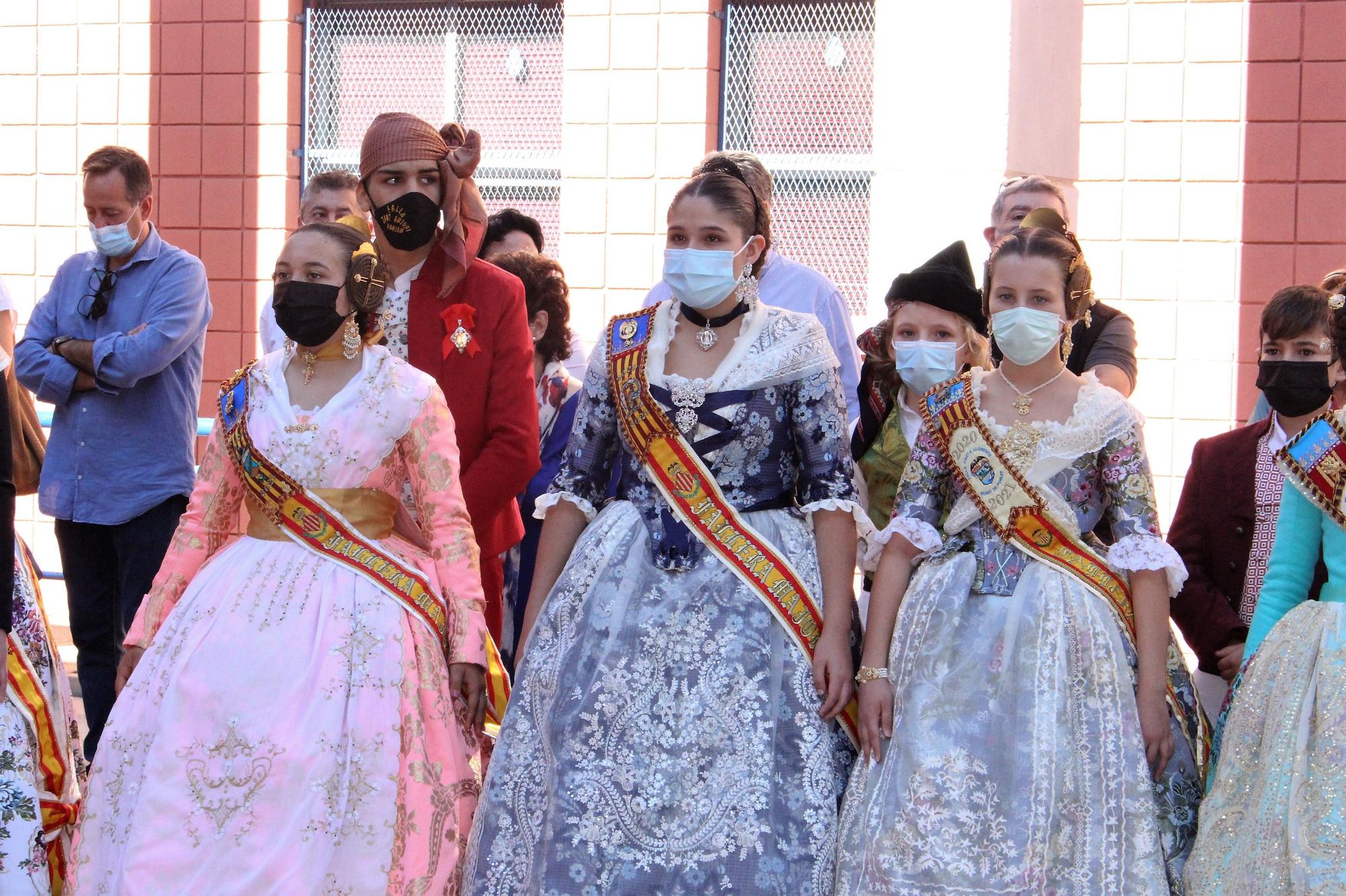 Carmen, Nerea y las cortes acompañan a las fallas de Quart y Xirivella en la procesión de la Senyera