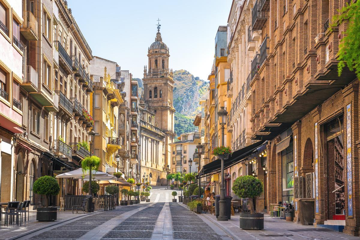 Calle Bernabé Soriano y Catedral de Jaén