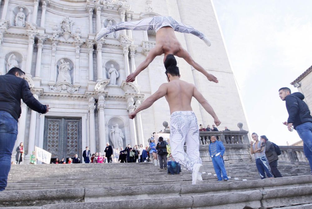 Giant Brothers bat el rècord Guinnes pujant en equilibri les escales de la Catedral