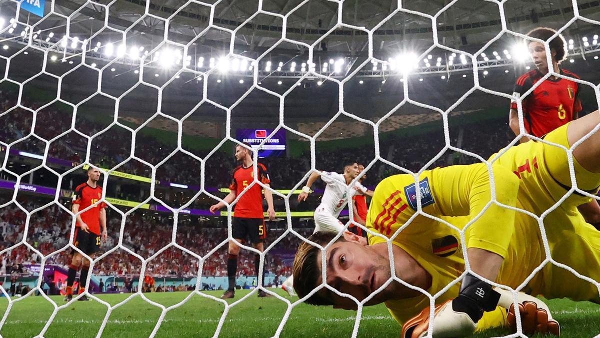 Courtois i altres jugadors de Bèlgica després de rebre un gol del Marroc