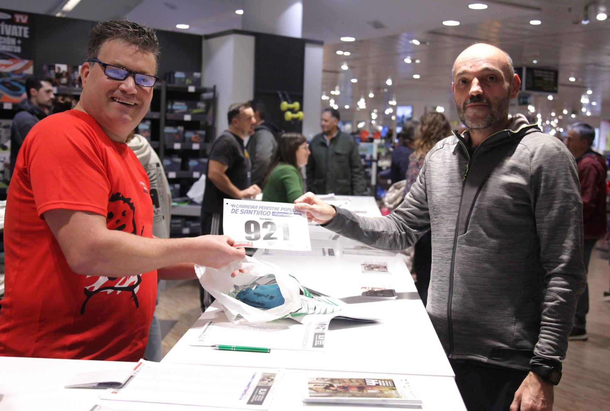 Recollida de dorsais para a Carreira Pedestre Popular de Santiago