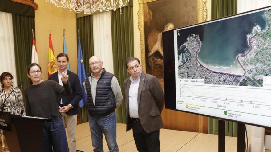 Por la izquierda, María de los Ángeles Fernández, Laura Rodríguez, Jorge González-Palacios, Pedro Farias y Luis Miguel Rodríguez, ayer, en el salón de recepciones del Ayuntamiento. | JUAN PLAZA