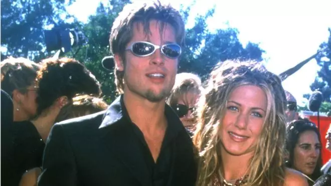 Jennifer Aniston habla, décadas después, de lo que ella llama "El triángulo amoroso" (ella, Brad Pitt + Angelina Jolie)