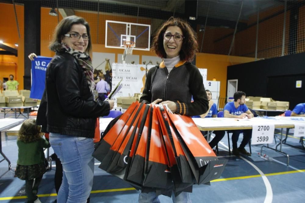 Entrega de dorsales de la Carrera de la Mujer