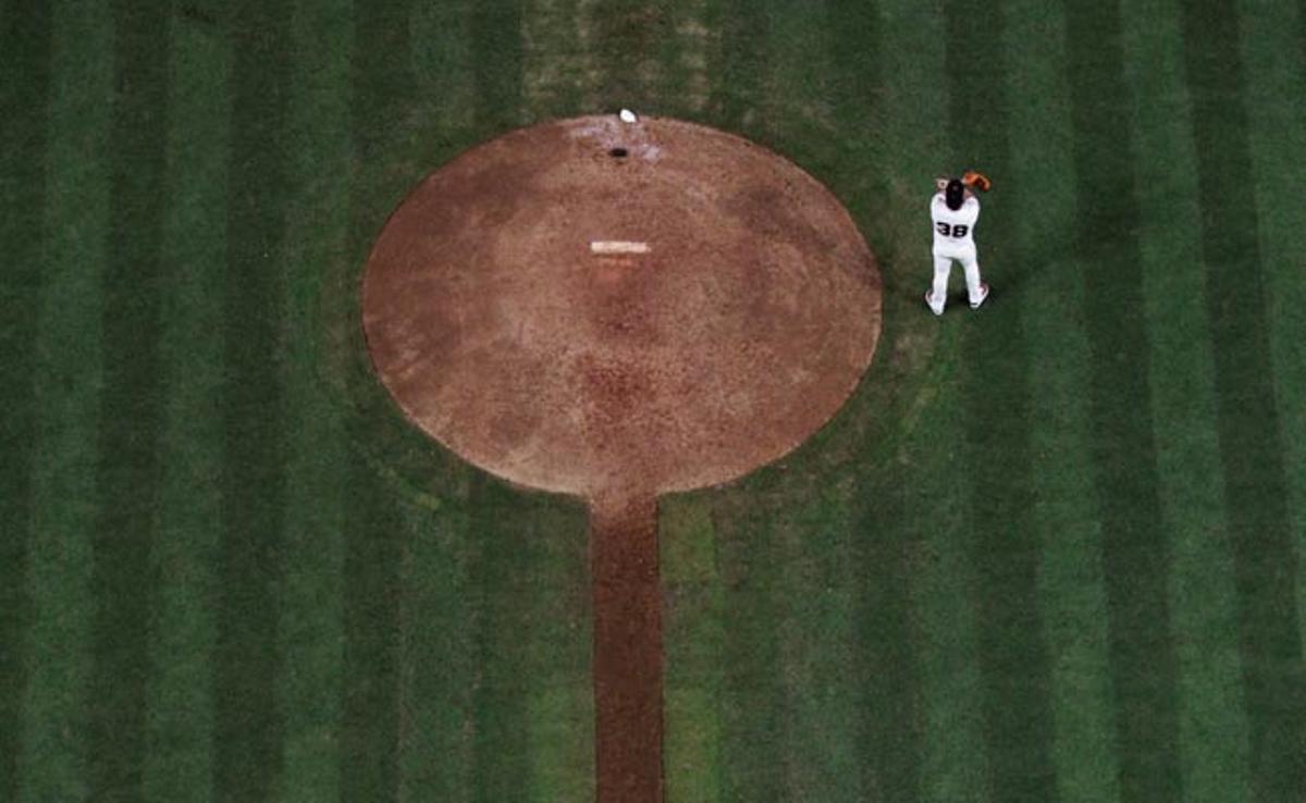 El jugador dels San Francisco Giants Brian Wilson celebra el triomf del seu equip a la  Lliga de béisbol nord-americana a Phoenix, Estats Units.