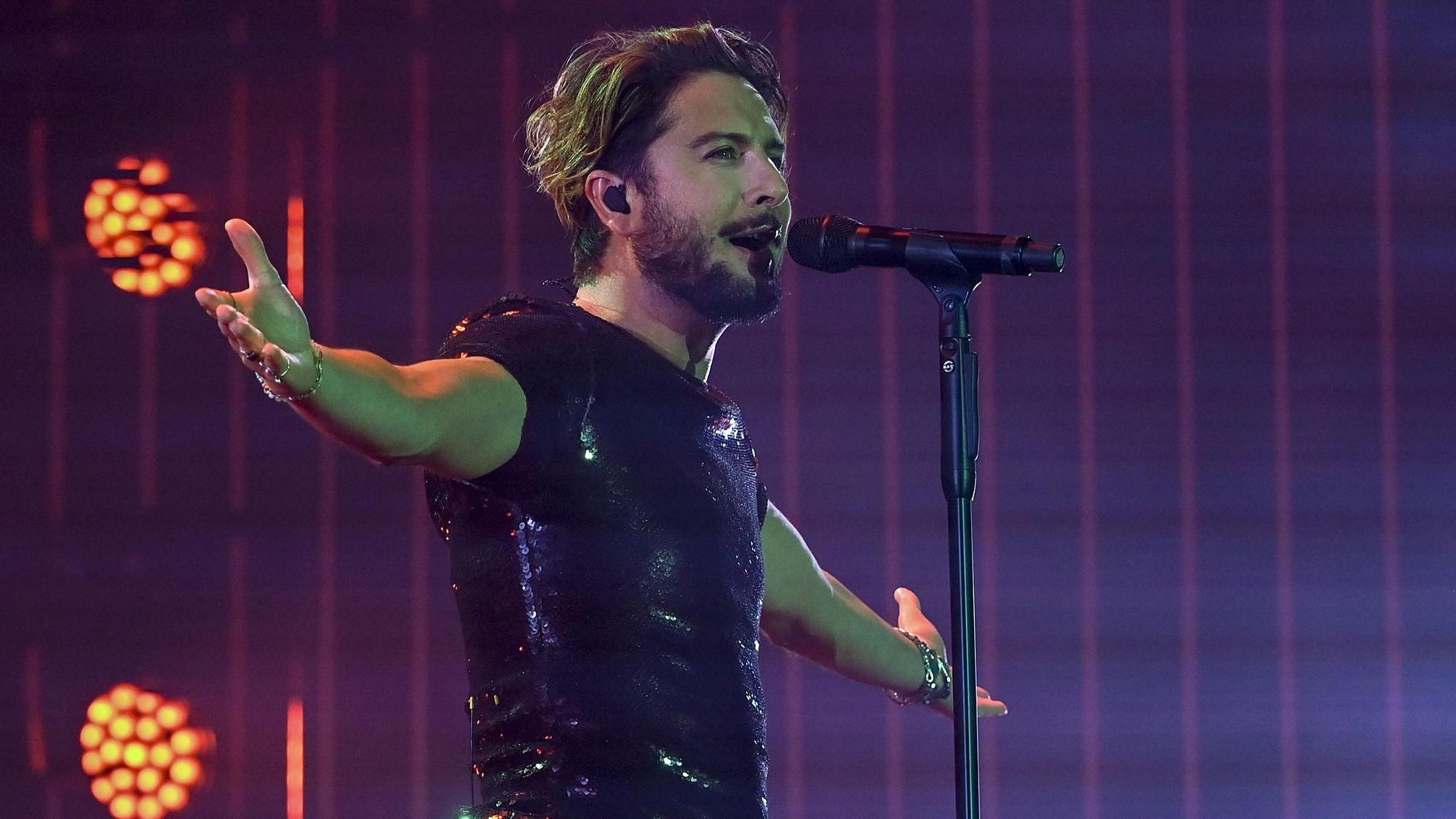 Manuel Carrasco, intenso, rumbero y con duende en el Palau Sant Jordi - El  Periódico