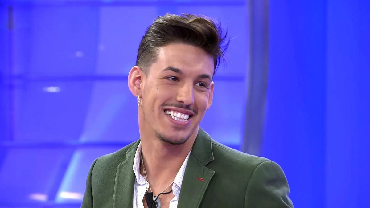 El exnovio de Jessica Bueno rehace su vida con una joven desconocida: &quot;Todo esto le asusta&quot;