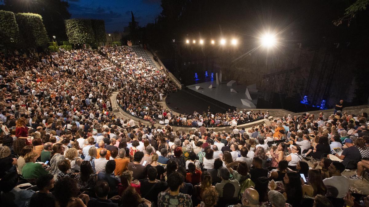 La mítica NDT inauguró el Grec con tres pequeñas joyas de danza contemporánea