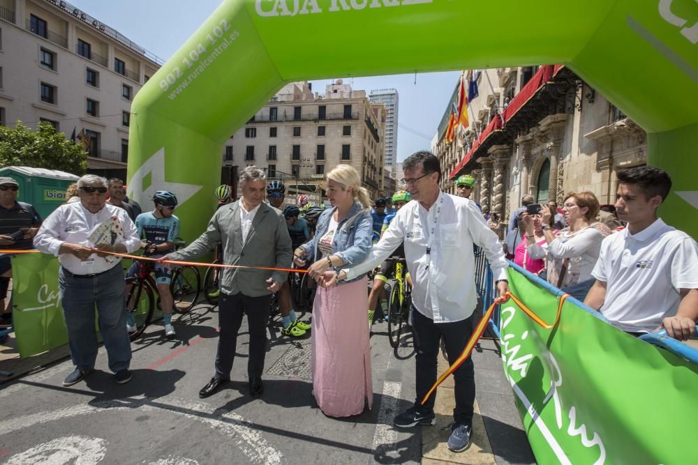 Víctor Martínez, primer líder de la Vuelta a la Provincia de Alicante