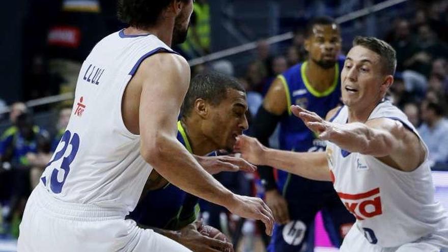 Jackson Edwin, entre Llull y Carroll, ayer. // F. Alvarado