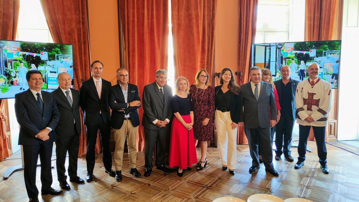 Autoridades presentes en la presentación de la ruta de Air Canada en el Palacio da Bolsa de OPorto