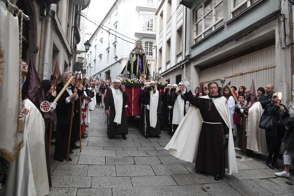 La procesión de Nuestro Padre Jesús Nazareno y Nuestra Señora de la Amargura salió ayer por las calles de la Ciudad Vieja en un Jueves Santo sin apenas lluvia.