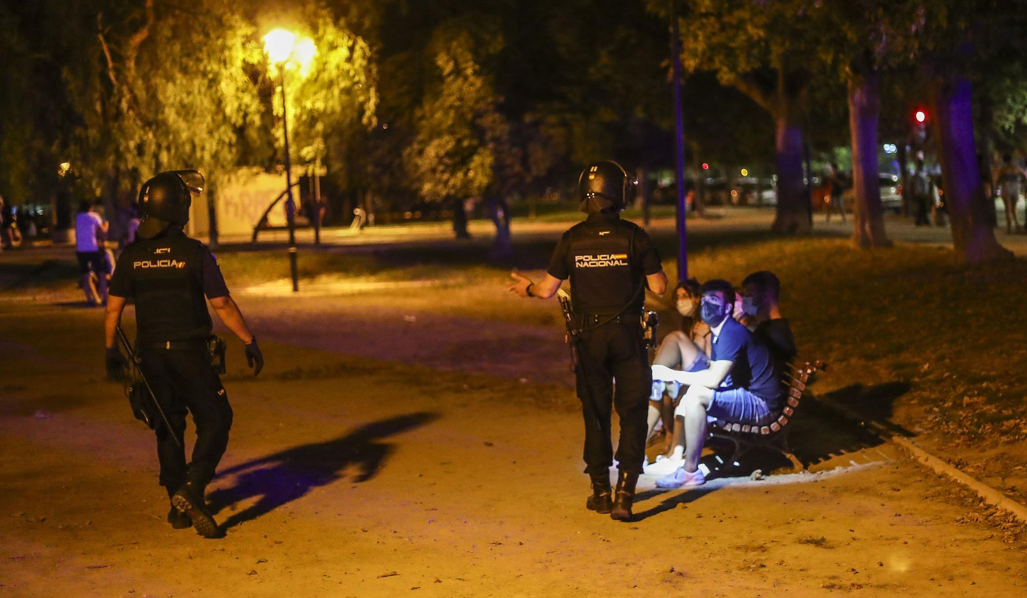 Controles antibotellón en València y cierre del ocio a las 00.00 horas