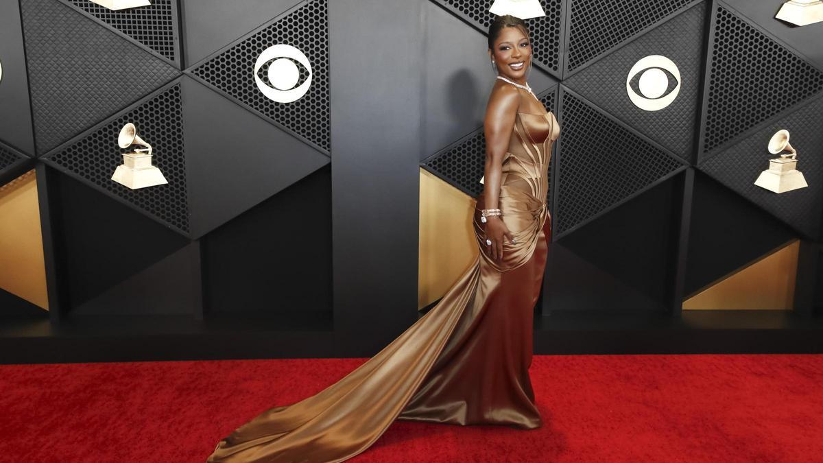 La cantante y compositora Victoria Monet, a su llegada a los Grammy 2024