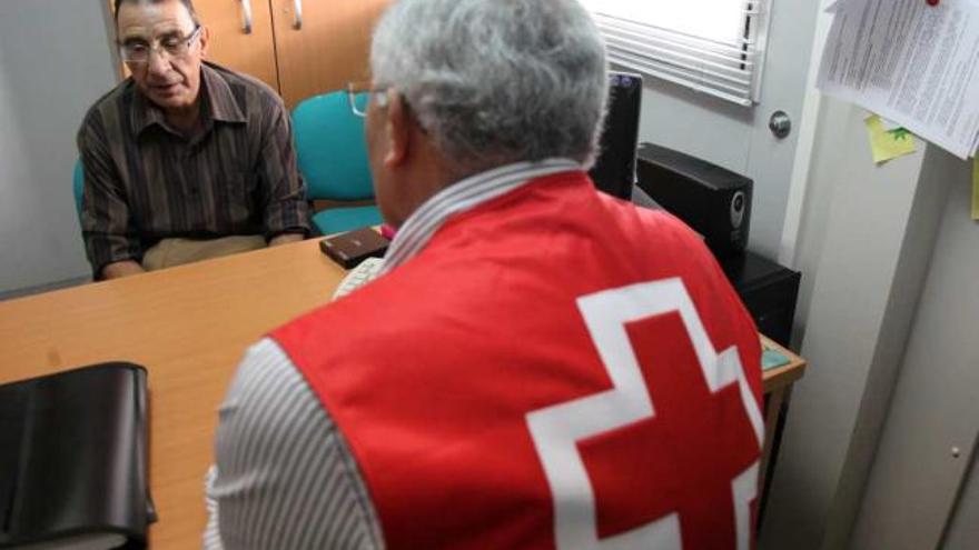 Antonio acudió en junio a Cruz Roja para buscar ayuda para su mujer y sus tres hijos.