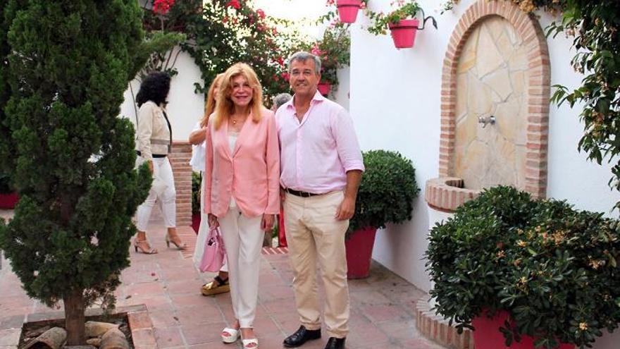 La baronesa Carmen Thyssen en una reciente visita, con el alcalde de Estepona, José María García Urbano.