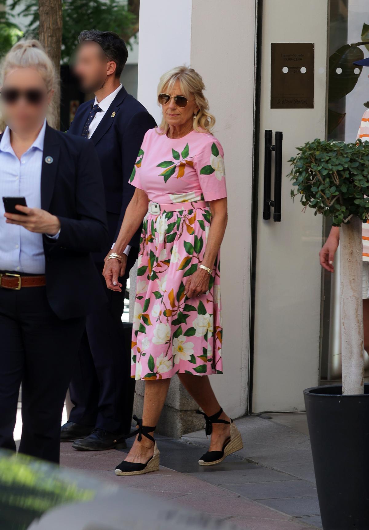 Jill Biden disfruta de una tarde de compras en Madrid.
