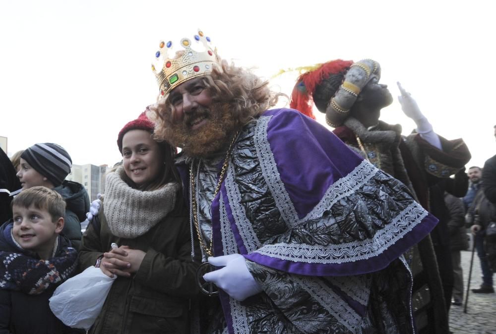 Los Reyes Magos recorren la ciudad desde O Castrillón hasta la plaza de María Pita.