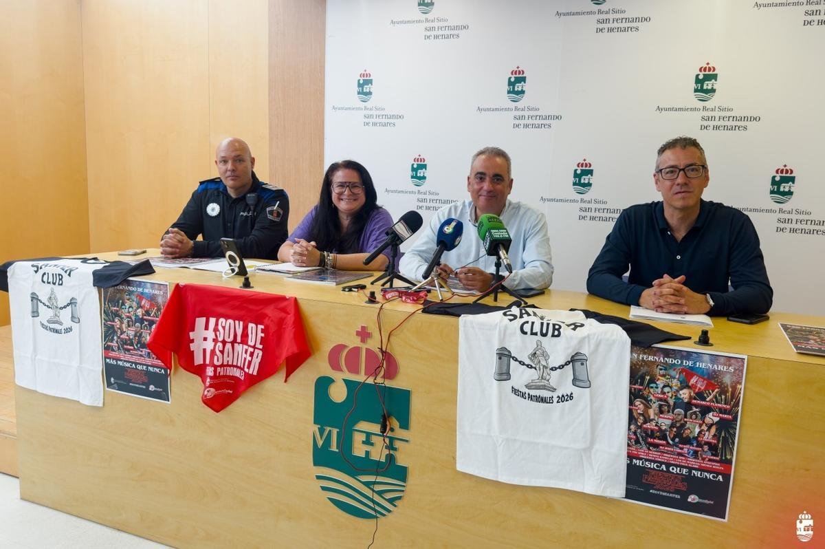 El alcalde de la ciudad, Javier Corpa, y los concejales de Festejos y Seguridad, Sebastián Gómez y Leticia Martín, han presentado la agenda de las Fiestas Patronales, del 22 al 31 de mayo