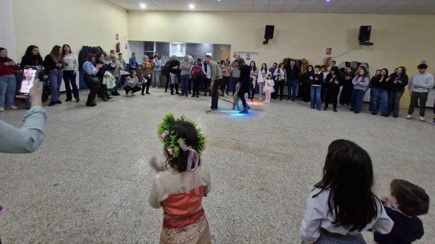 Los vecinos se citaron en el centro social para disfrutar de la magia del Carnaval. | SERVICIO ESPECIAL