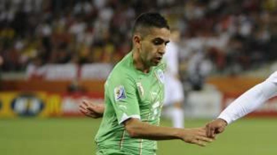 Ryad Boudebouz, durante un encuentro con la selección de Argelia