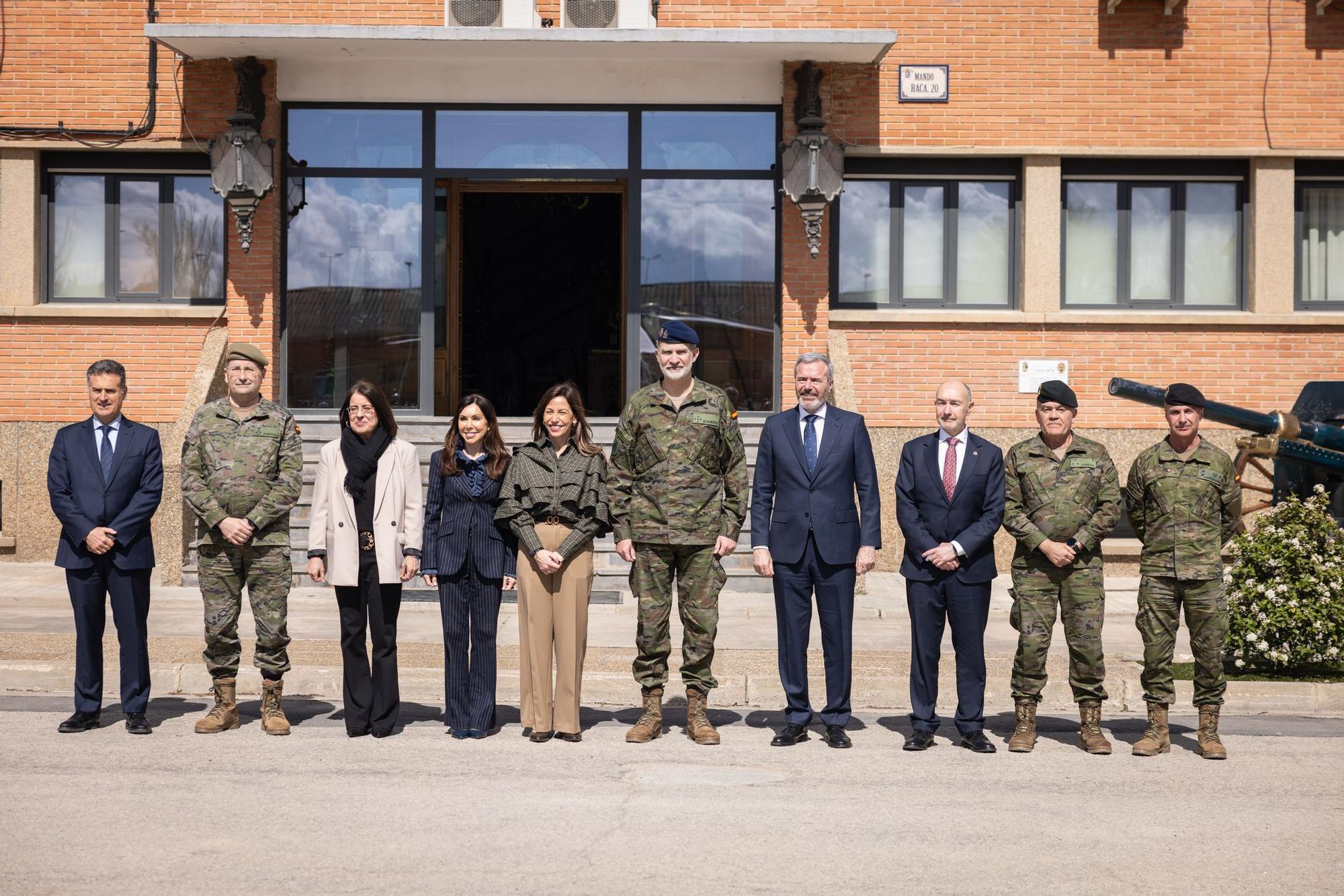 Felipe VI visita la brigada Aragón I en Zaragoza