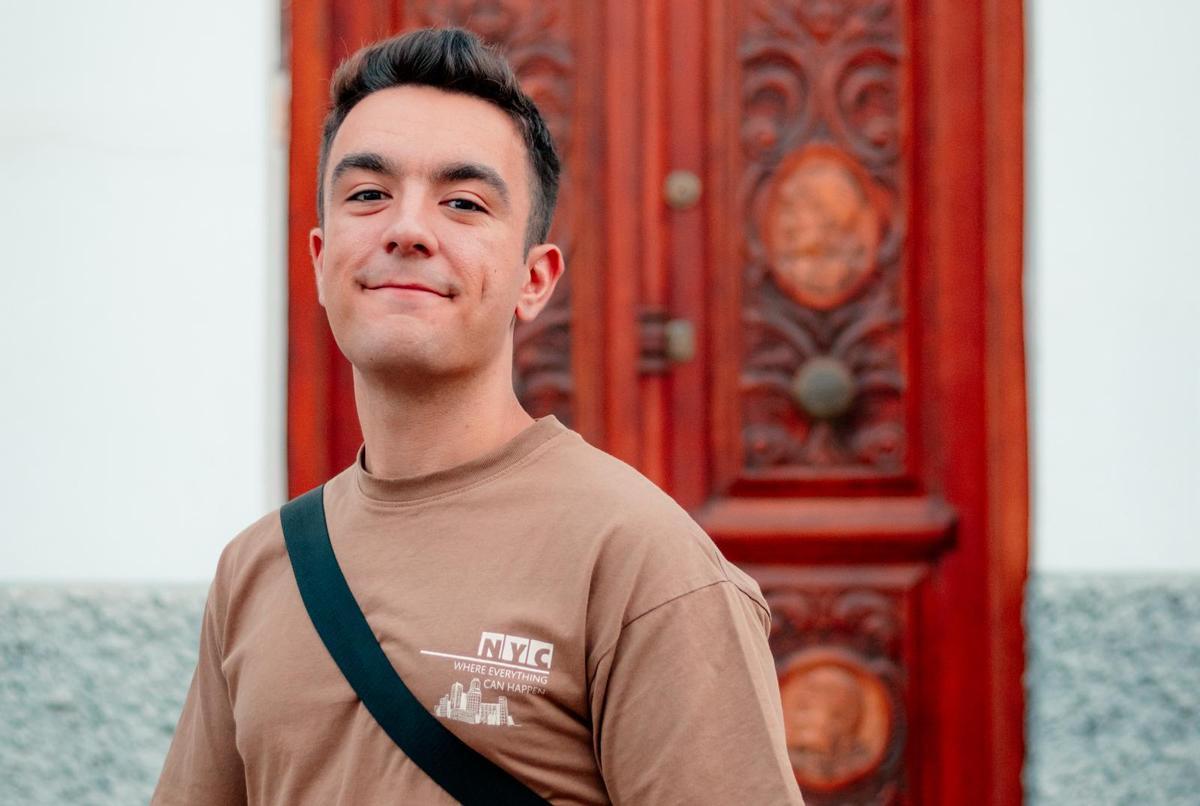 Álvaro Ciudad, licenciado en Publicidad y Relaciones Púbicas, exalumno de una escuela de máxima complejidad en Salt.