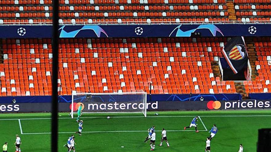 Mestalla, a puerta cerrada.