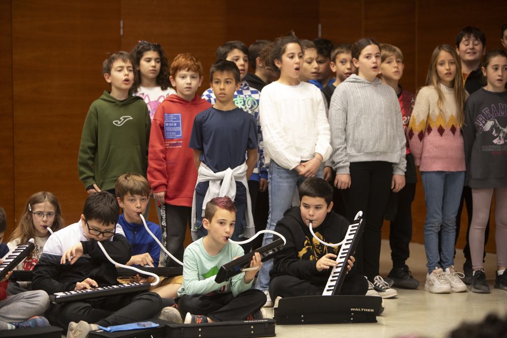 El alcalde de Sagunt felicita al alumno ganador de un certamen nacional de poesía