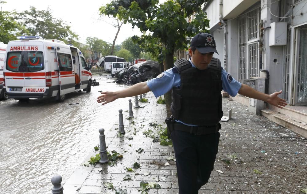 Un atentado terrorista deja una decena de muertos en Estambul