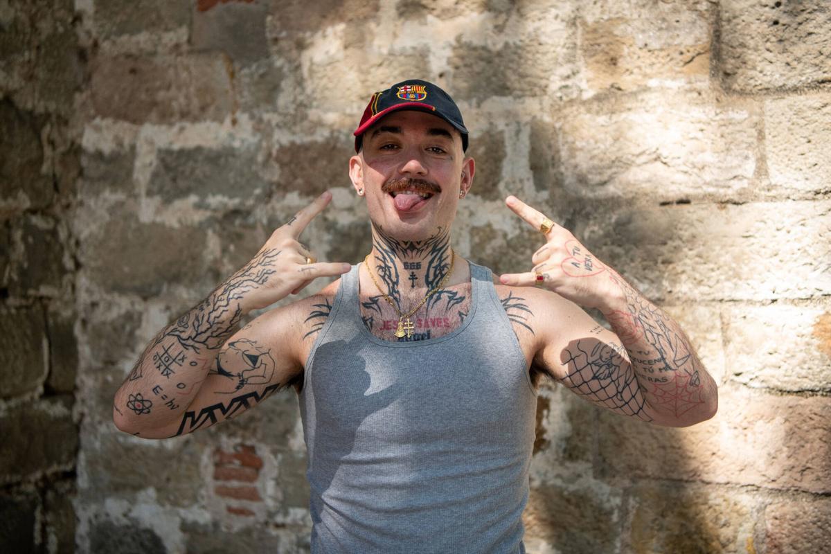 La Calva Tatuada converteix en novel·la la turistificació de Barcelona: «Aquí tot està pensat per al consum estranger»