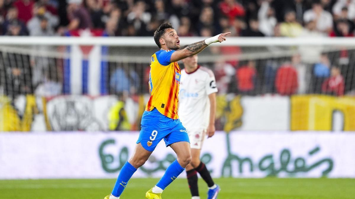 VALENCIA CF | Hugo Duro: «Europa no se puede quedar en palabras, hay que correr y ser 11 guerreros como hoy»