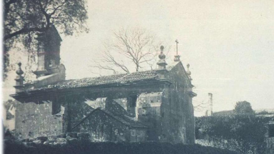 Unha imaxe antiga da igrexa de Santiago de Ermelo, en Bueu.