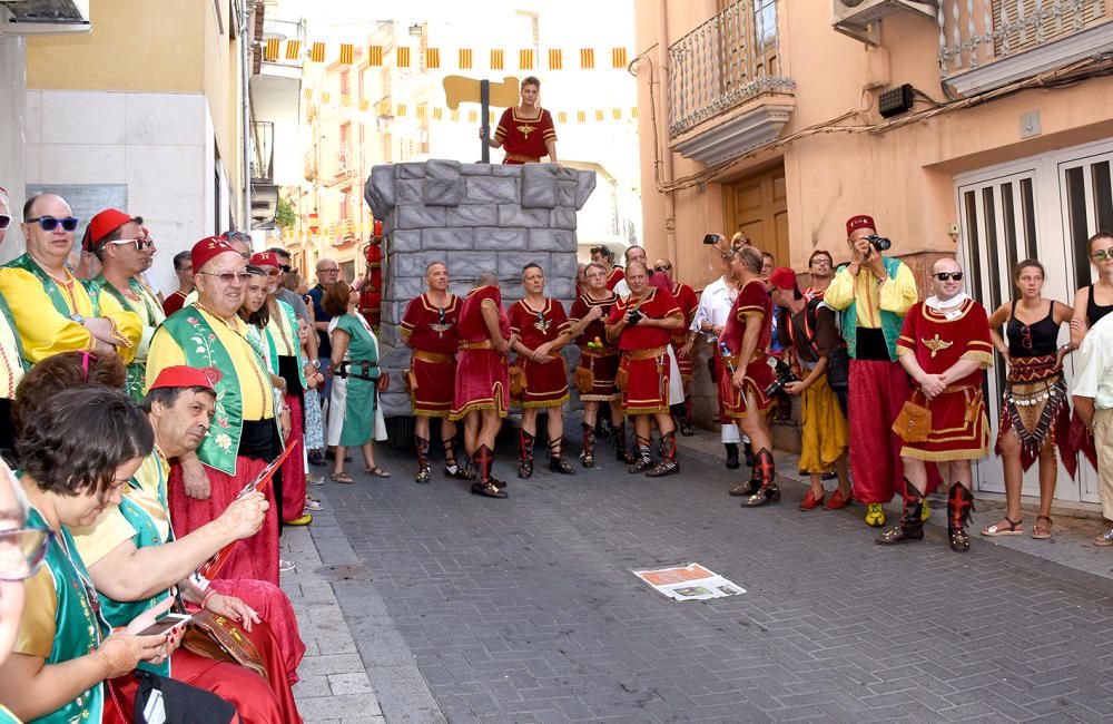 Xixona disfruta del Día de Embajadas en la segunda jornada de Trilogía Festera