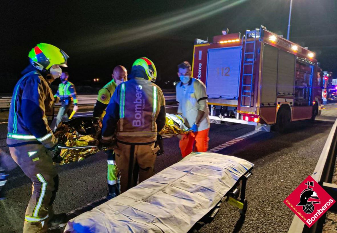 Un accidente de autobús en la Granja de Rocamora deja al menos 10 heridos , dos de ellos graves