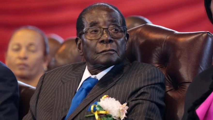 Robert Mugabe dimite como presidente de Zimbabue