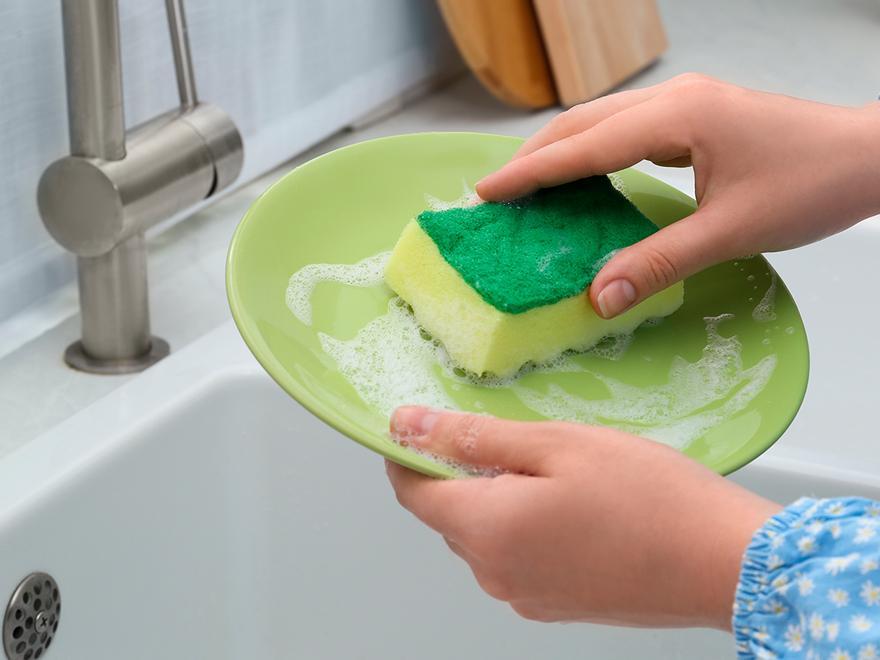 El peligro de dejar los platos en el fregadero: cómo secar los platos de la forma más segura