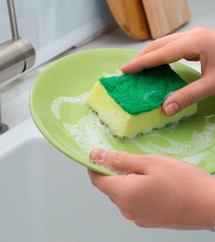 El peligro de dejar los platos en el fregadero: cómo secar los platos de la forma más segura