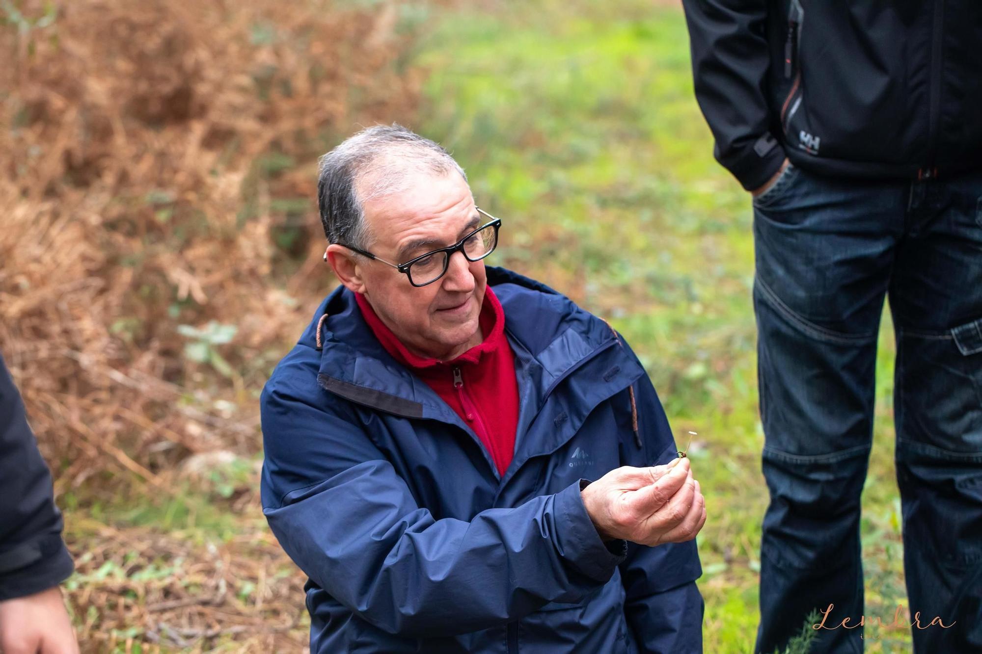 Así fue la última expedición al paraíso de las setas que es la isla de A Toxa, guiada por un experto micólogo como Miguel Ángel Delgado.