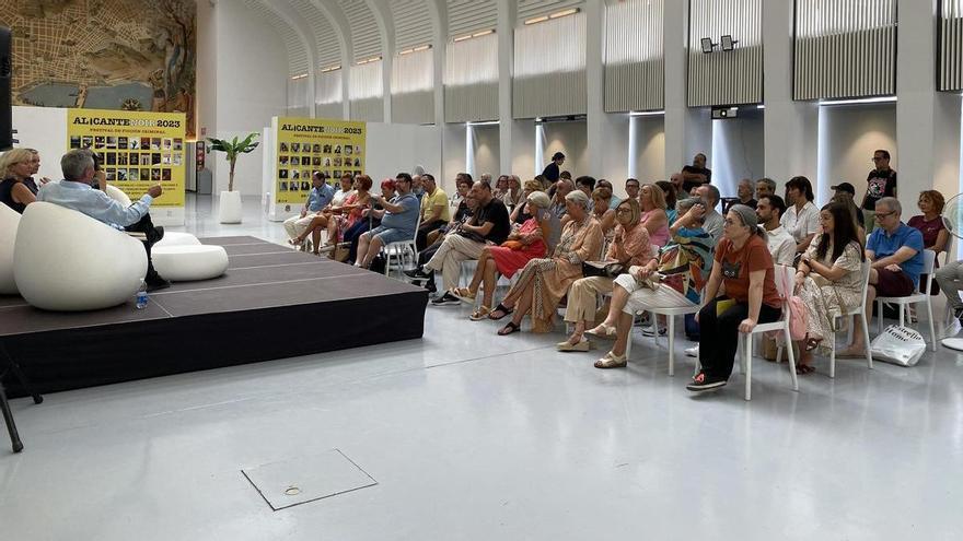 Más de 800 personas se rinden a la novela negra en Alicante Noir